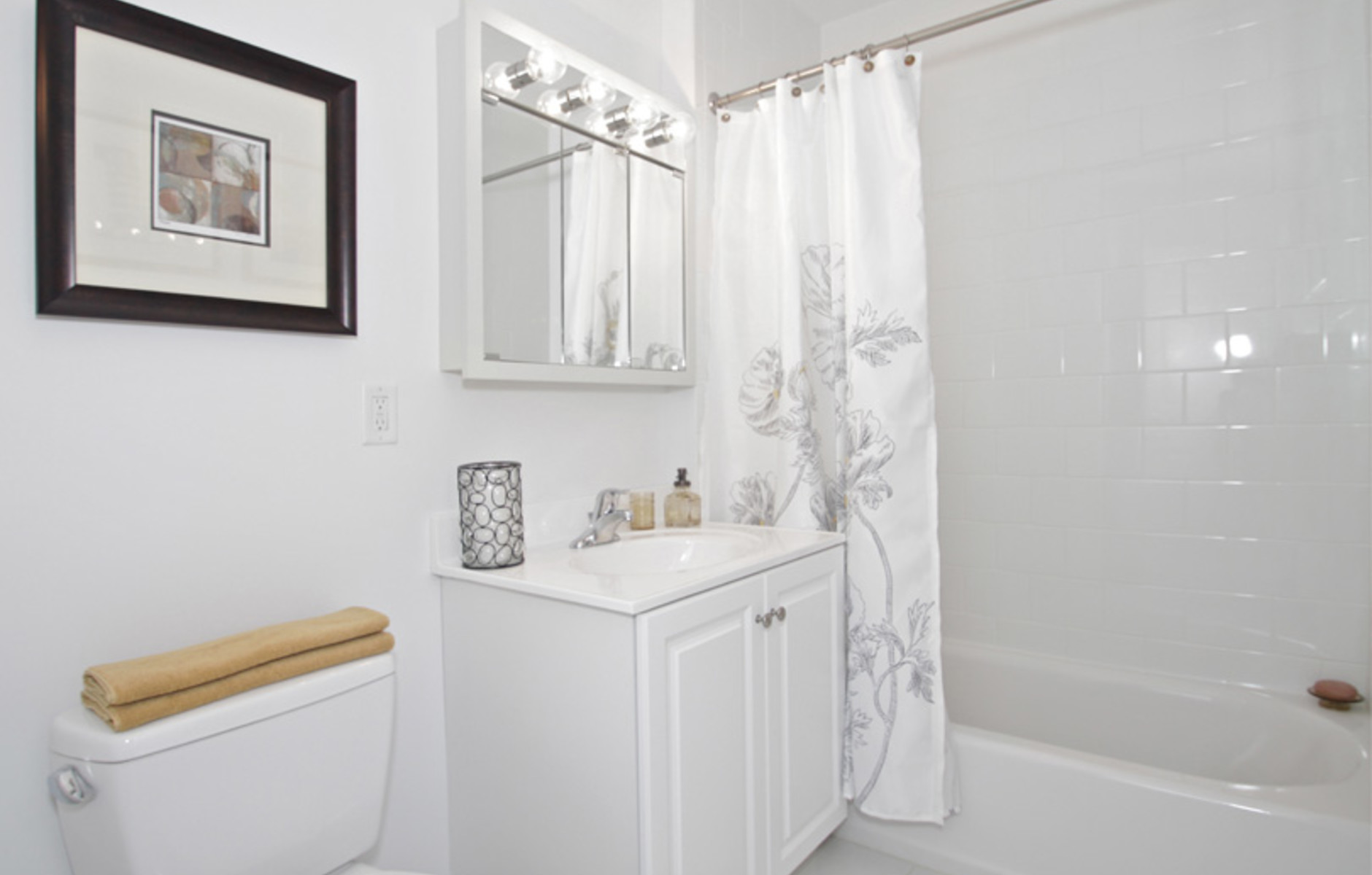 Bathroom: 125 Edgemere Road