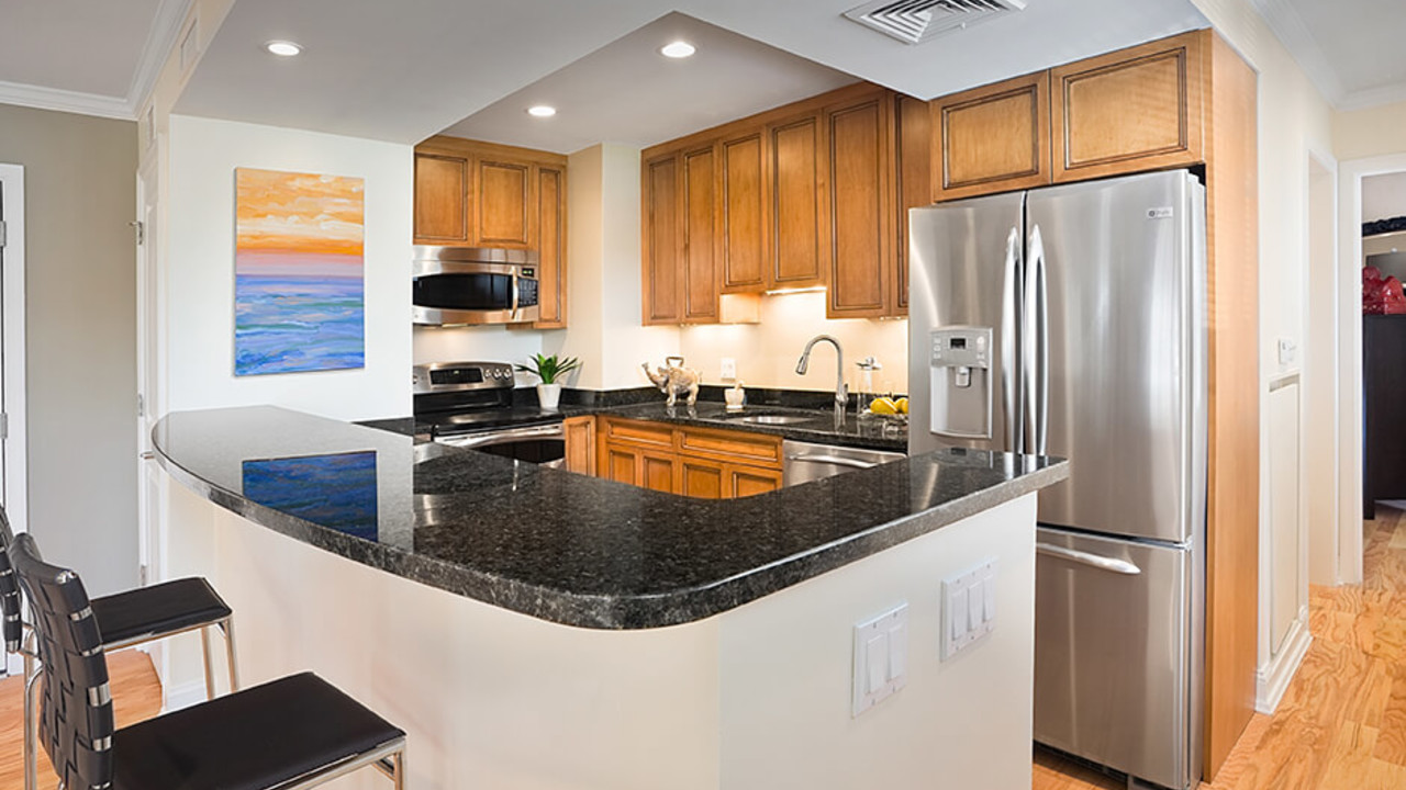 Longwood Towers - Kitchen