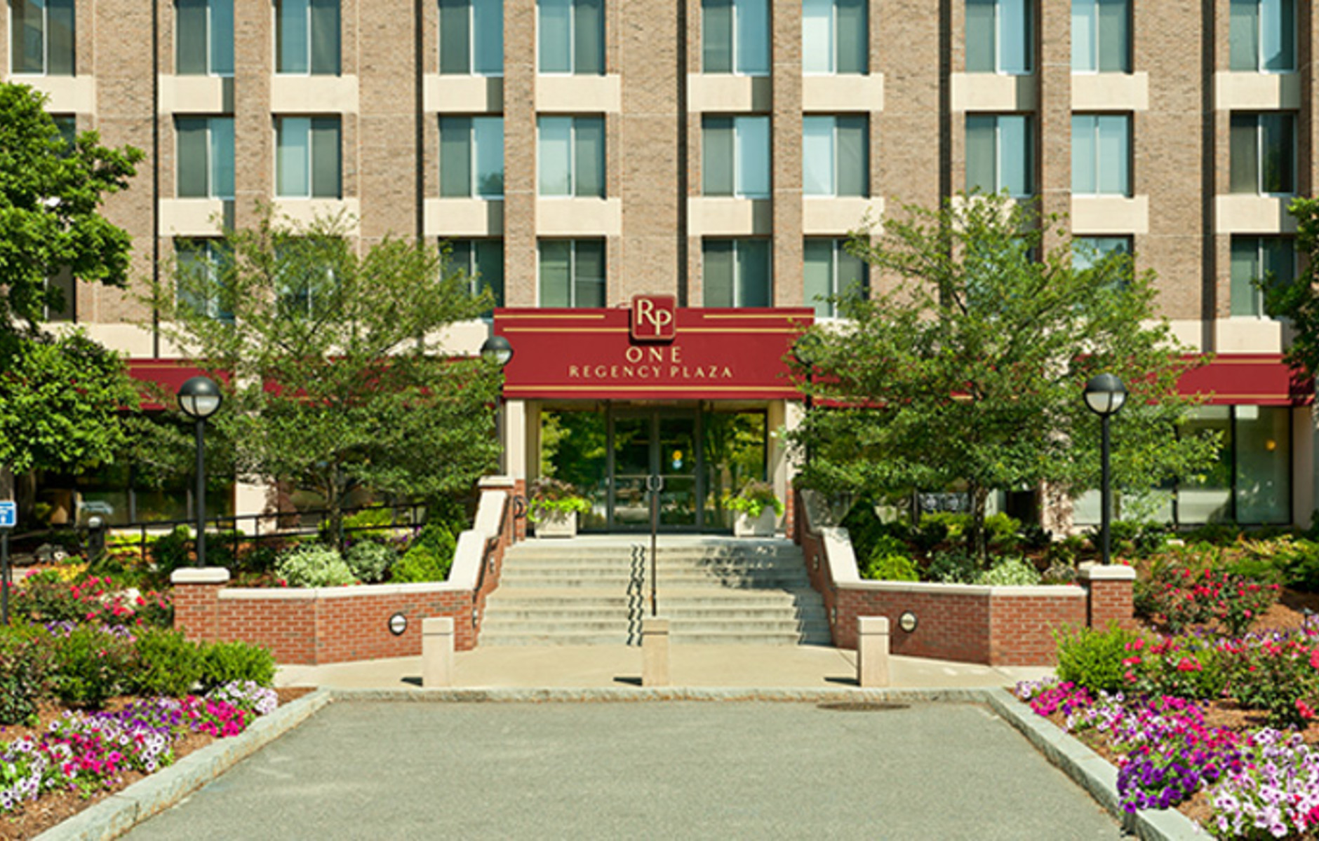 Entrance to One Regency Plaza