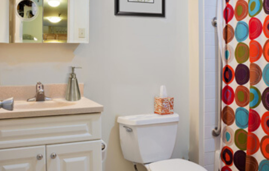 1443 Beacon - Bathroom