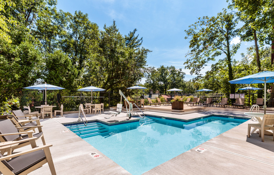 1443 Beacon - Pool and Sundeck