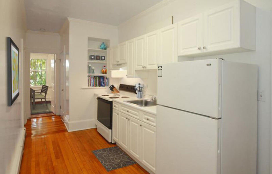 Beacon Fairbanks Manor - Kitchen