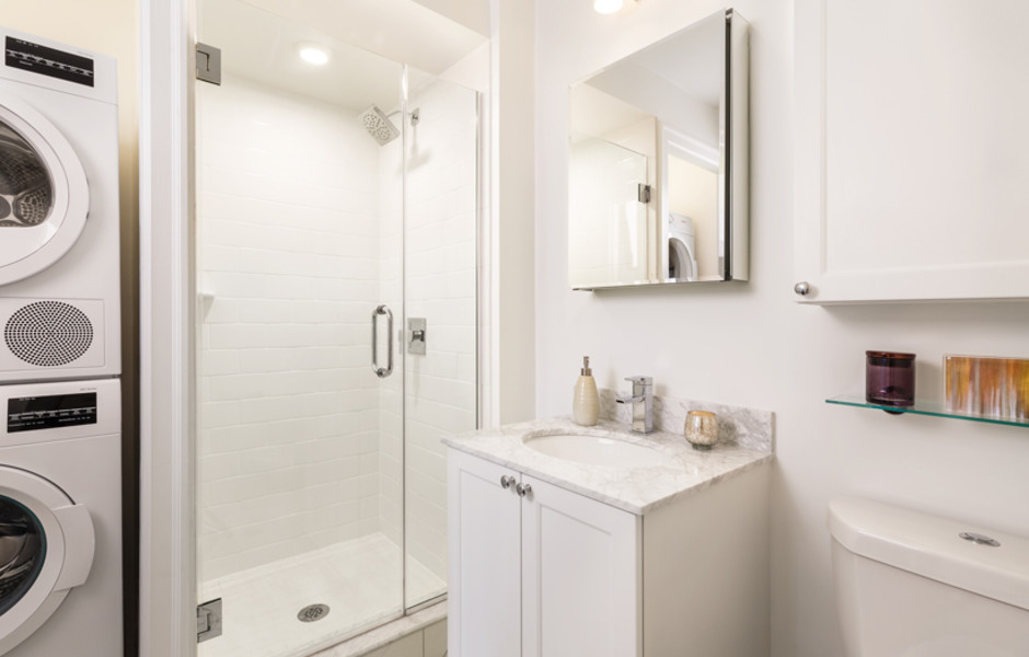 Regency Plaza Apartments Providence Rhode Island - Bathroom